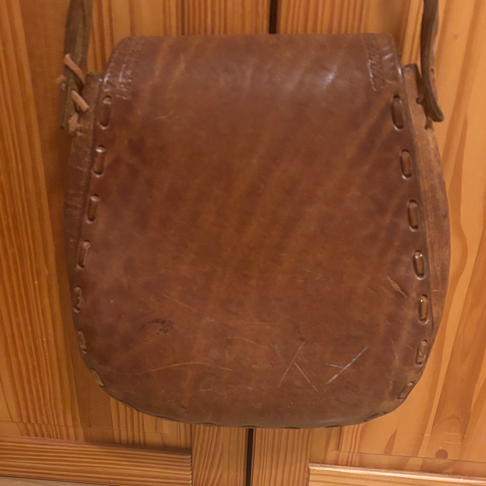 Elegant Tan Leather Crossbody Bag - Picture 3 of 5